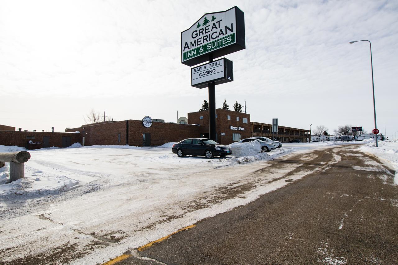 Great American Inn & Suites Devils Lake Exterior photo